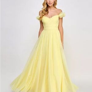 Elegant Off-Shoulder Yellow Tulle Evening Dress